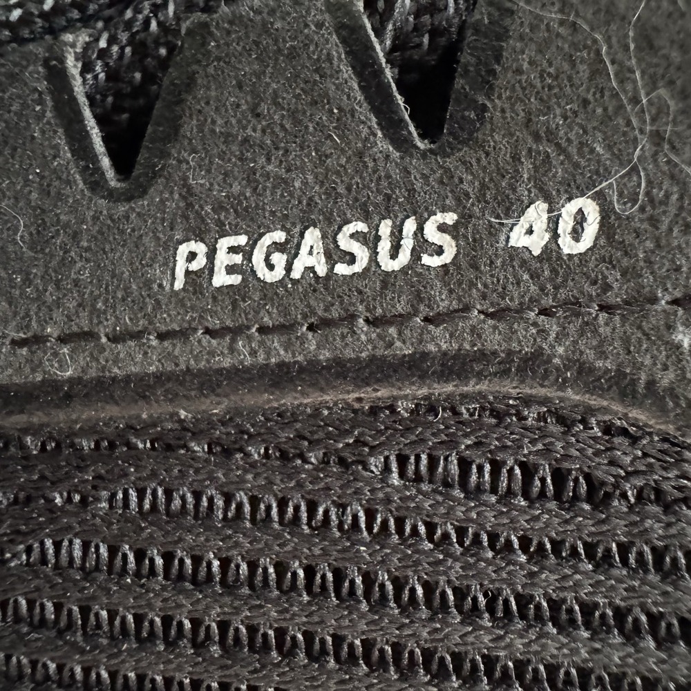 Nike Air Zoom Pegasus 40 Mens Size 10.5 Black White Running Sneakers DV3853-001 - Picture 9 of 16